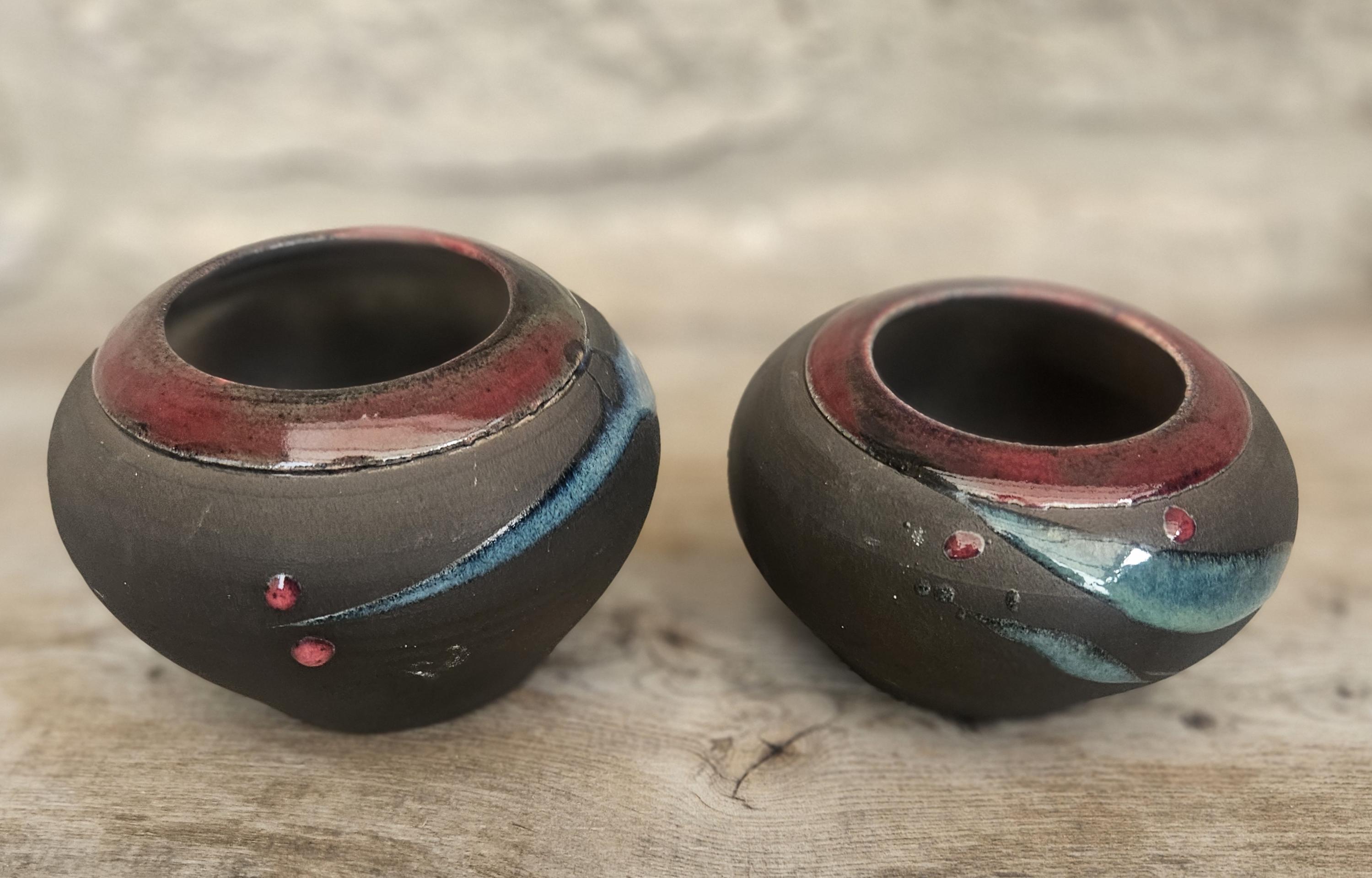 1980年代のマイケル・チョー作、楽焼スタジオ陶器の花瓶（ペア
