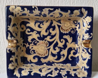 Vintage diepblauwe en gouden rococo/barokstijl keramische rechthoekige asbak