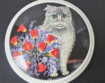 ヴィンテージ猫の小物入れ ふわふわのグレーの猫 赤い花 ビレロイ