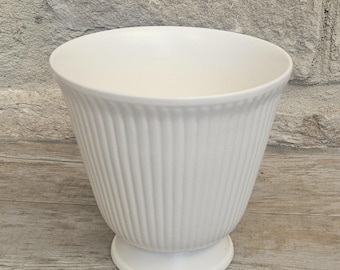 Vintage Wedgwood Mondstein Runde gerippte Satin White Etruria & Barlaston Vase 12 cm Hoch