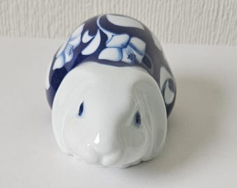うさぎの置物 青い花柄 磁器製オーナメント コレクション棚装飾