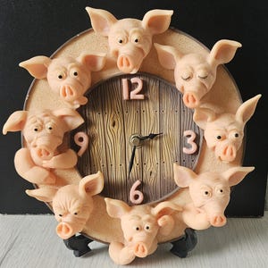 Vintage Piggin Pig Wall Clock: David Corbridge Leonardo Resin Decor 3D Pig Wall Clock Takes AA Battery