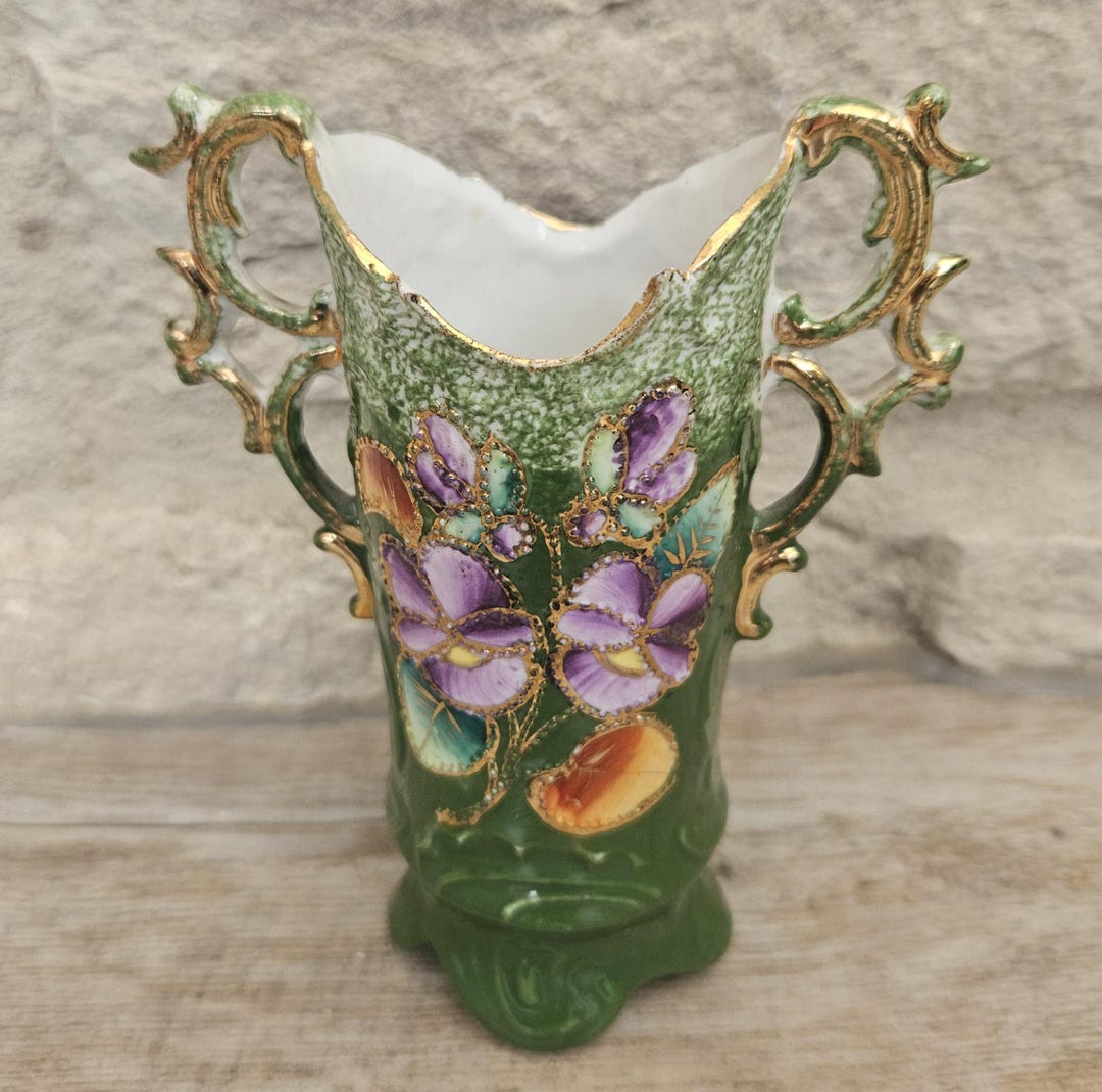 ヴィンテージの花柄花瓶 アンティークの手描き花柄磁器製ミニチュア花瓶、緑色、金彩装飾、高さ