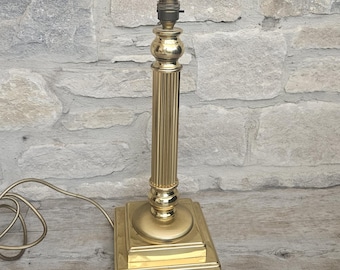 Pied de lampe vintage en laiton orné, style corinthien, grande colonne, lourd, 42 cm de haut, prise britannique