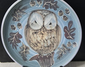 Assiette hibou faite main vintage Wimborne Pottery England décorative chouette de collection cadeau 24 cm de diamètre en céramique bel art