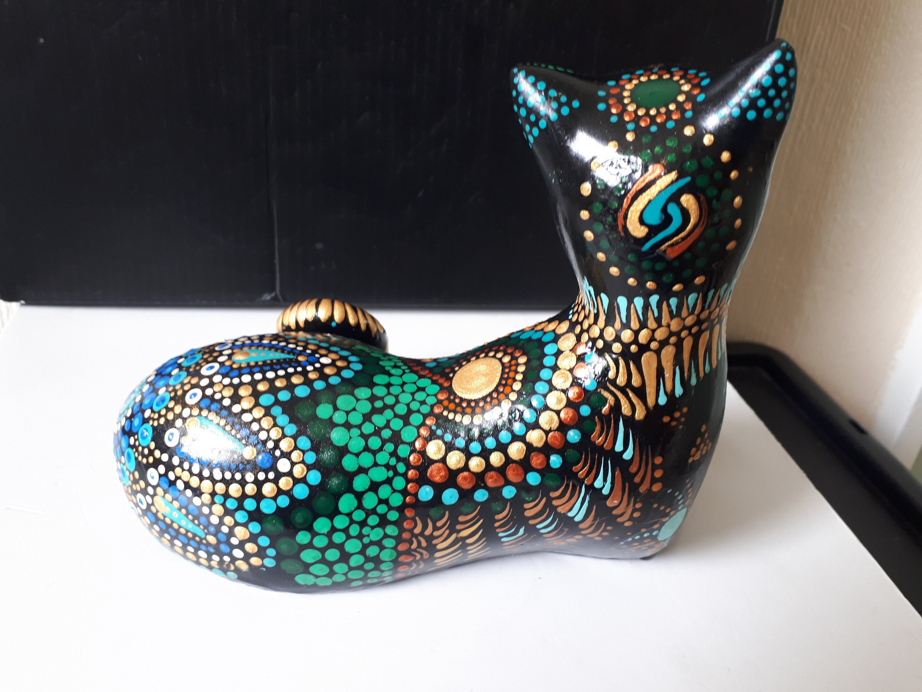 Vintage Handpainted Cat Art Design Cross-paws Lying Stylised