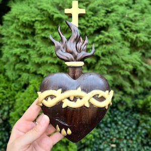 Decorazione da parete Sacri Cuori – Sacra Famiglia Tre Cuori – Opera d&#39;arte cattolica in rovere naturale – Regalo di Natale religioso personalizzato