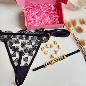 String personnalisé en dentelle avec bijoux en cristal lettre String personnalisé cadeau pour couple String nom personnalisé avec boîte-cadeau cadeau pour elle