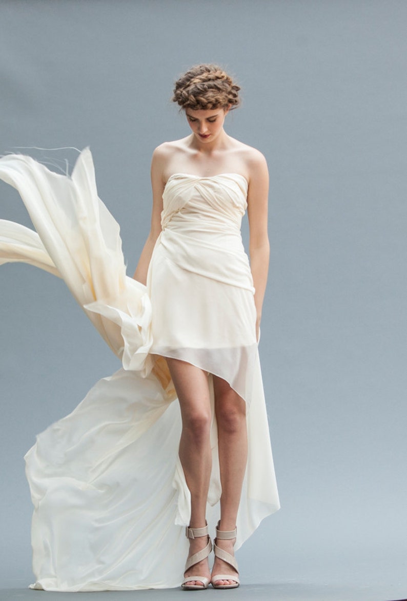 Short Wedding Dress. This backless wedding gown features | Etsy