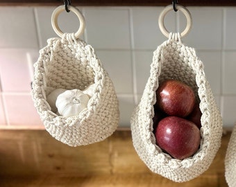 Wzór na szydełkowy wiszący koszyk na czosnek