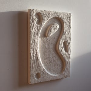 Moderne organische Wandkunst | wabi sabi skulptur | zeitgenössische Wandkunst | weisses wabi sabi bild | minimalistische japandi wohnkultur