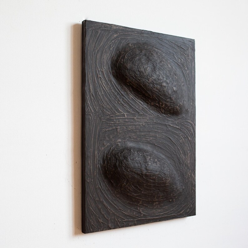 Arte Wabi Sabi Nera. Scultura murale tridimensionale in cartapesta e gesso dai colori tenui e scuri. Arte moderna organica. Pittura astratta. immagine 2