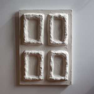 Japandi Wanddekor, handgemachte 3D-Wandbehang, Gipswandkunst im Boho-Stil, zeitgenössisches Kunstwerk, modernes skulpturales Relief, urbane Wandkunst