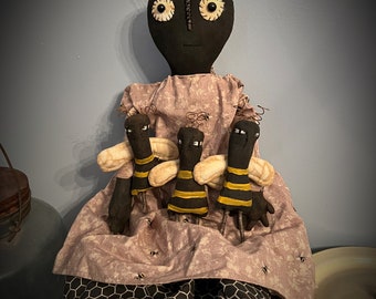 Primitive bumblebee mama and babies ready to ship