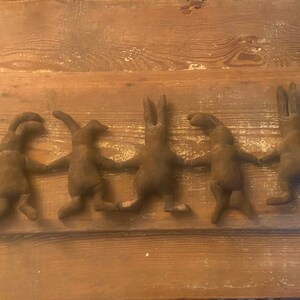 Primitive Dancing Bunny Garland