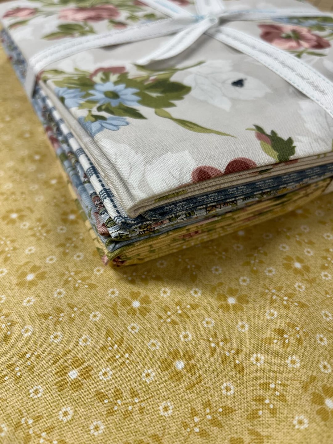 Midnight Garden Fabric Fat Quarter Bundle: Riley Blake Quilting Cotton ...