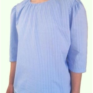 Blusa campesina para mujer de tallas grandes: algodón seersucker azul, talla 2X (26-28 pulgadas de largo), hecha a mano, modesta, completa.