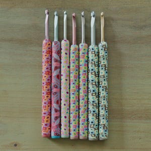 Inline Ergonomic Crochet Hook with Colorful Handmade Handle