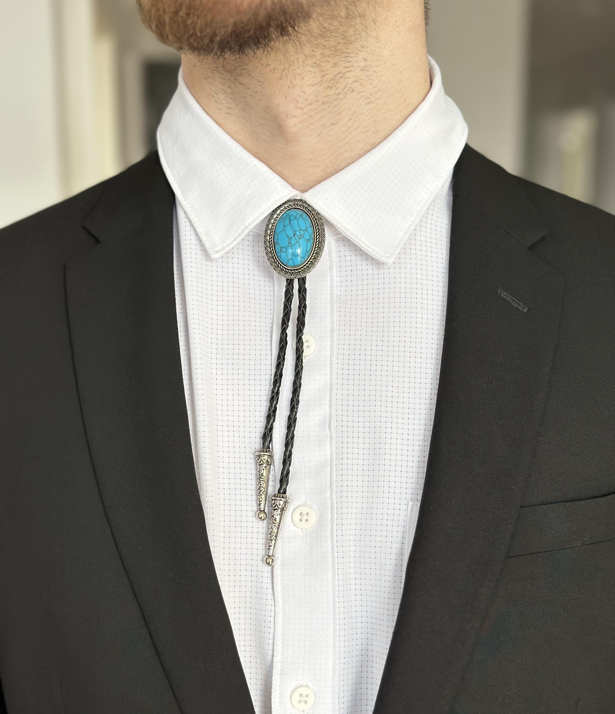 WEBEEDY Bolo Tie Cowboy Stropdas Western Lederen Bruiloft Tie Turquoise Bolo Tie Ketting Vintage Veer Hanger Kostuum Accessoires voor Mannen Vrouwen Jongens Shirt, Pak Vrije tijd Kleding, Gitaar, Eén