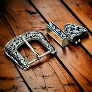 Western 3 Piece Belt Buckle Set – Silver Engraved Buckle, Keeper & Tip – Cowboy Style Replacement Buckle for 1.5” Leather Belts