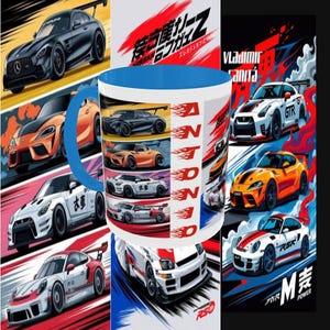 Puede incluir: Taza de cerámica blanca con interior y asa azules, con un diseño de coches deportivos. La taza tiene la palabra "ANTONIO" en una fuente con forma de llama. Imágenes de coches de carreras rodean la taza.