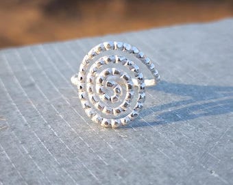 Spiraalring geoxideerd sterlingzilver: boho tribal statement-sieraden