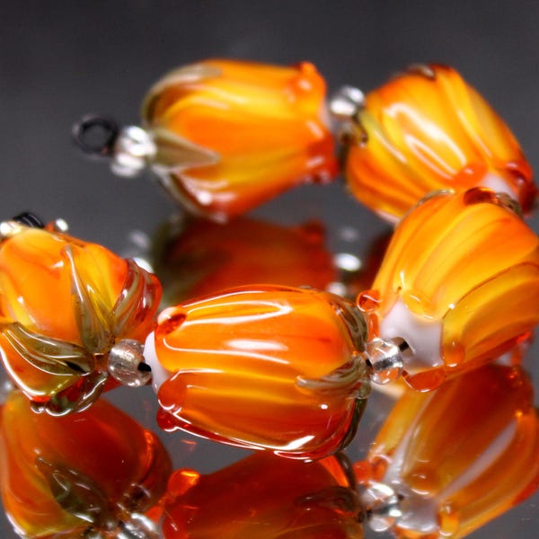 Juego de 5 capullos de rosa naranja de cristal soplado MTO