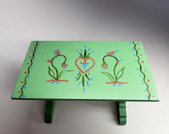 Tavolo da taverna in miniatura per casa delle bambole Tynietoy, dipinto a mano e decorato - Scala 1:12