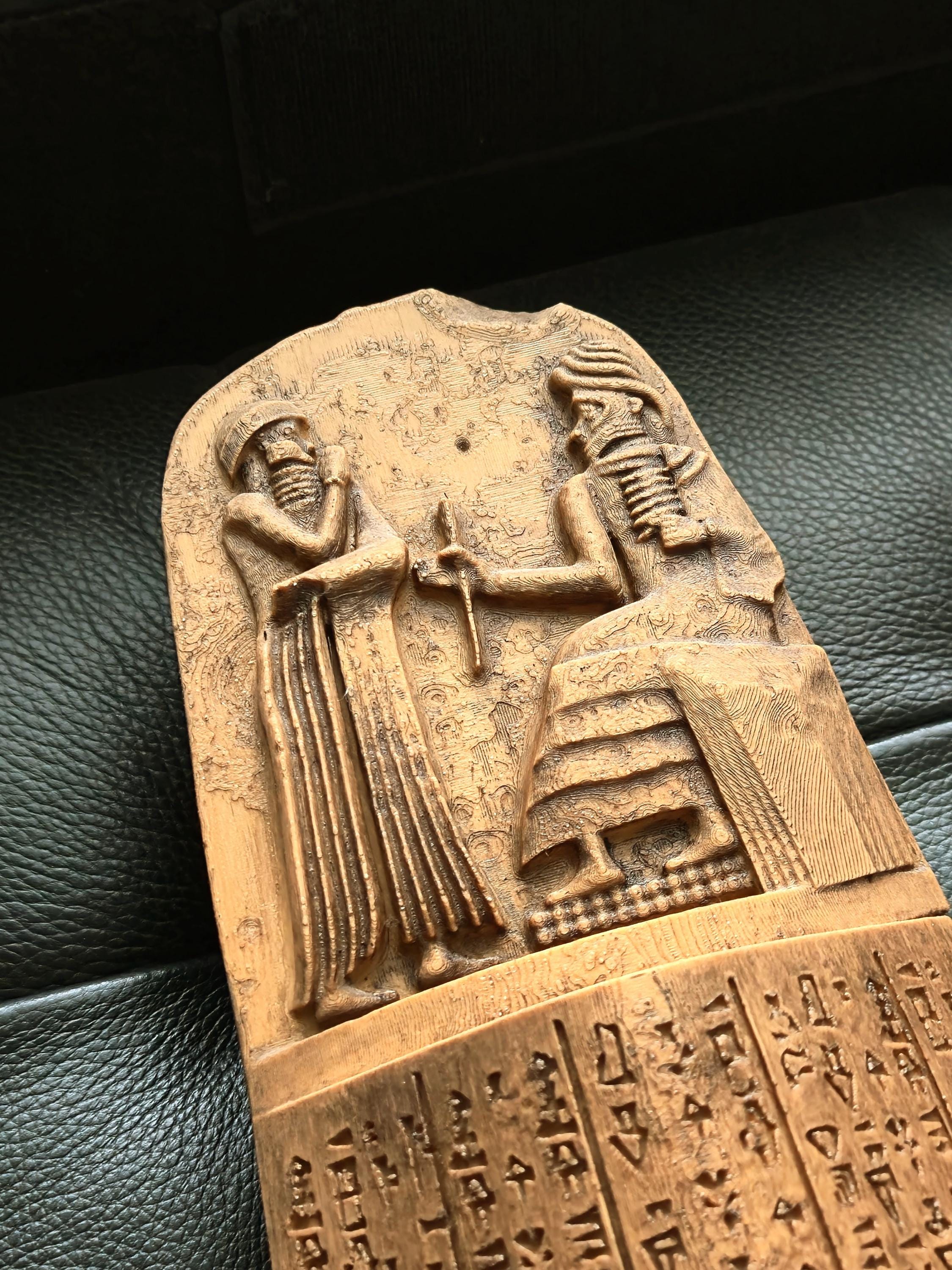ハンムラビ法典のレプリカ：古代バビロニアの石碑、メソポタミア美術