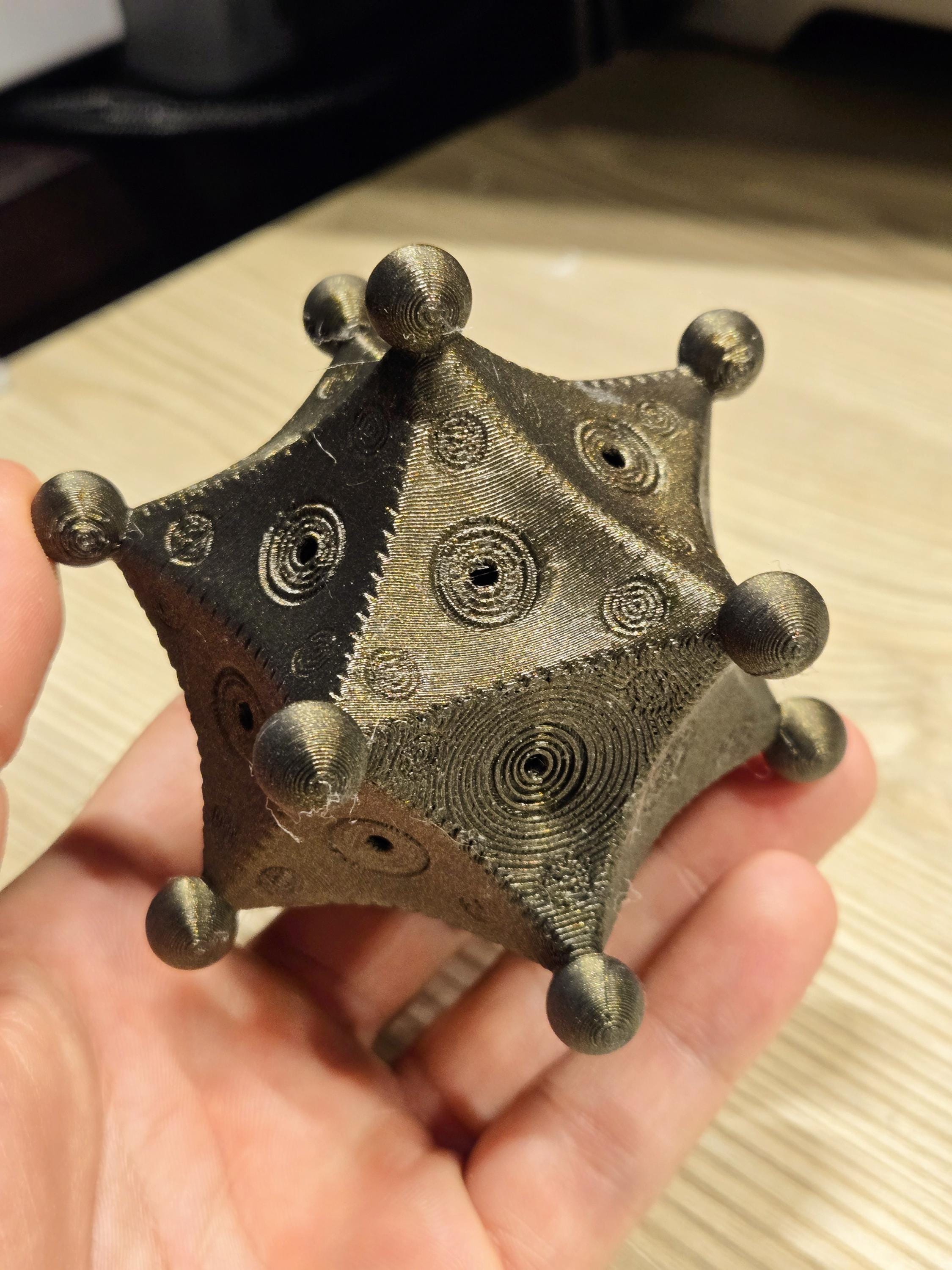 神秘的な二十面体 古代ガロローマの青銅製 歴史的に謎めいた遺物