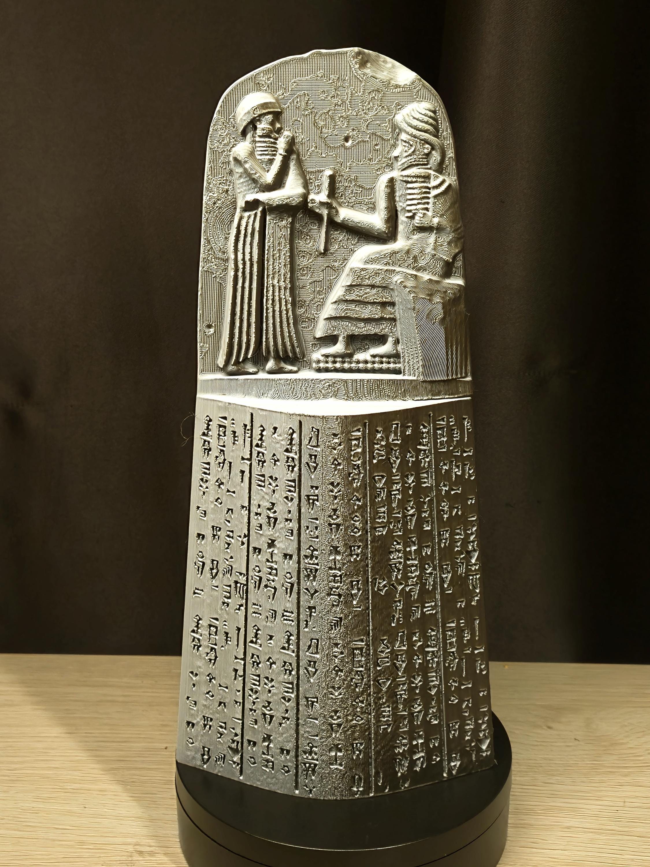 ハンムラビ法典のレプリカ：古代バビロニアの石碑、メソポタミア美術