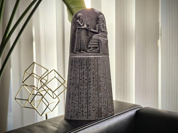 ハンムラビ法典のレプリカ：古代バビロニアの石碑、メソポタミア美術