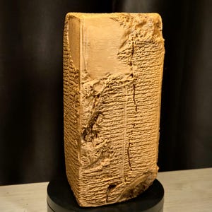Sumerian King List Tablet Replica – Ancient Mesopotamian Cuneiform Artifact – Museum-Style Display Piece