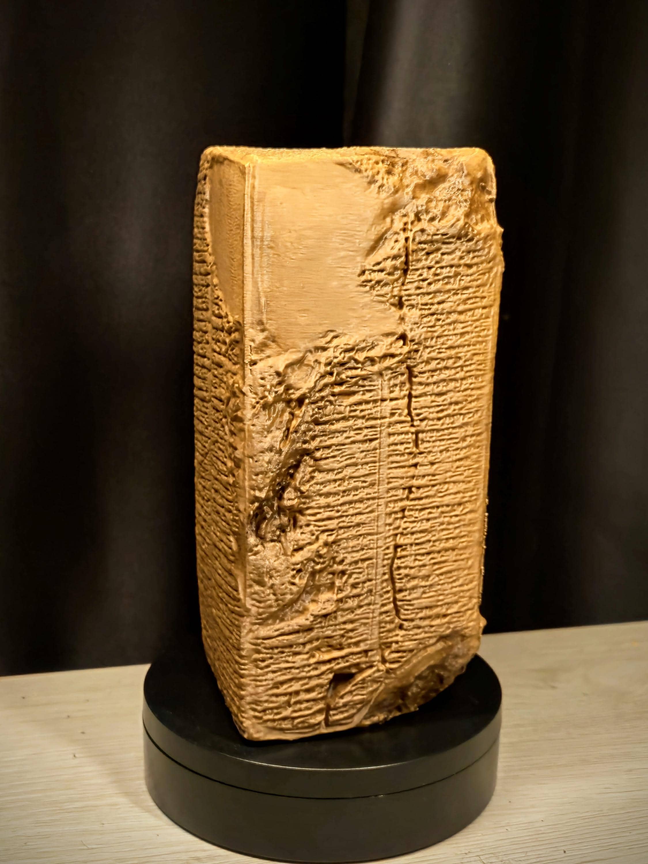 シュメール王名表のレプリカ - 古代メソポタミアの楔形文字の遺物