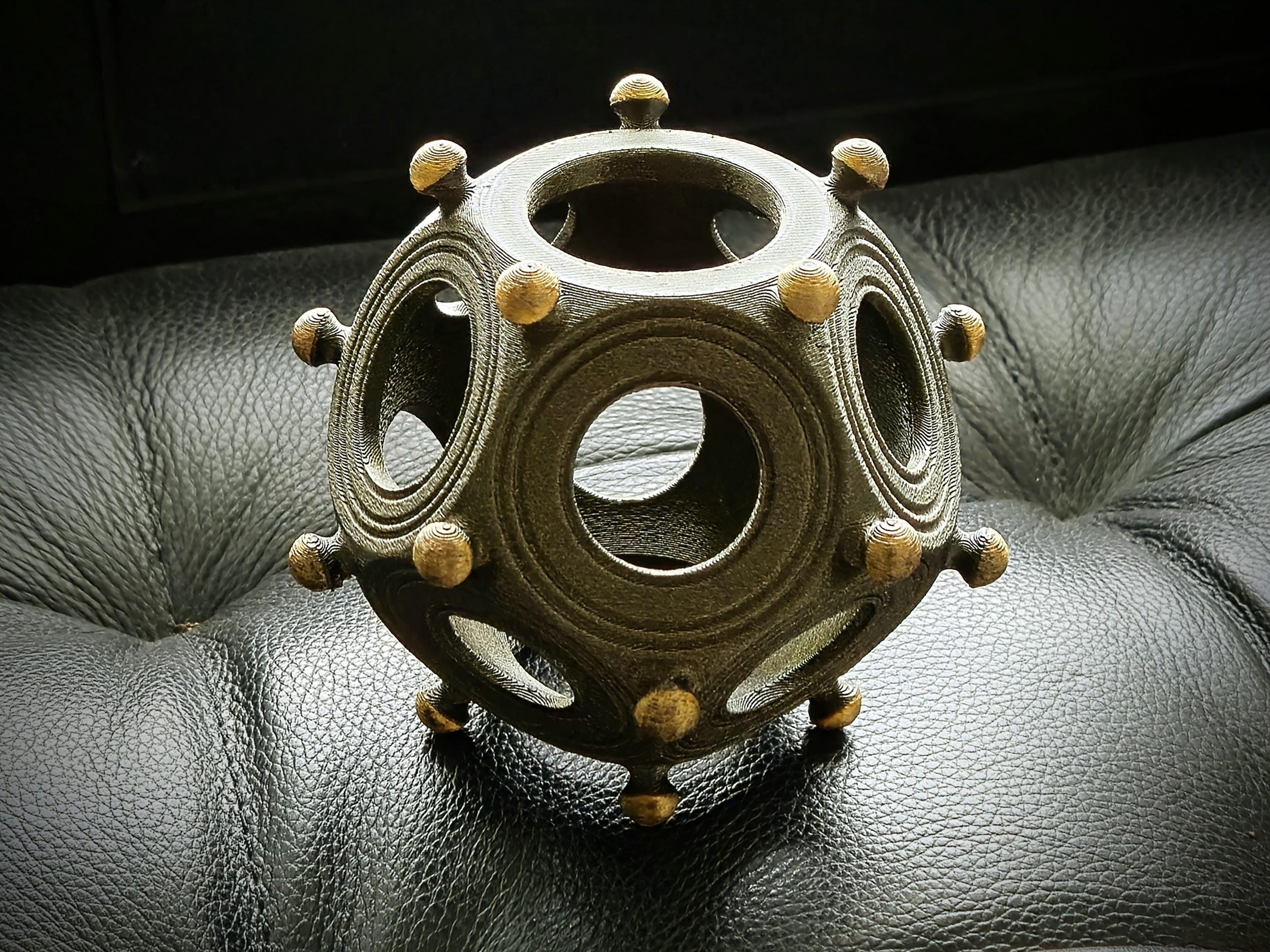 神秘的な古代ガロ・ローマ十二面体 - ブロンズ製歴史的謎の遺物 - 古代