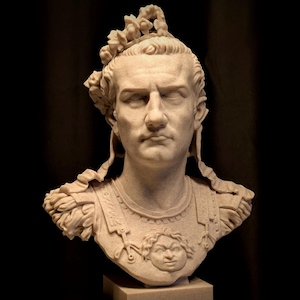 Büste von Caligula – Statue des römischen Kaisers – Dekoration aus dem antiken Rom – Geschenk zur klassischen Geschichte Bild 1