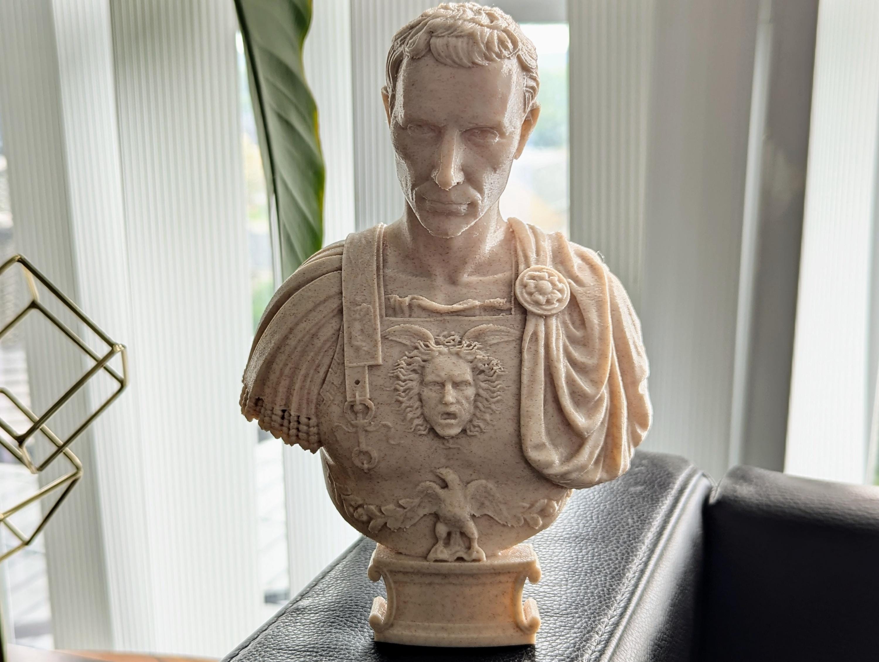 ローマ皇帝ガイウス・ユリウス・カエサルの栄光の胸像 - 大理石