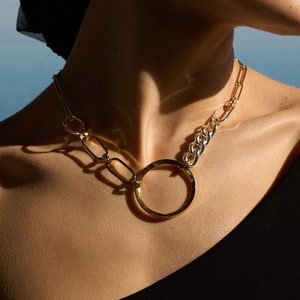 Gold and Silver Link Chain Necklace with Circle Pendant, Mixed Metal Chunky Necklace, Statement Jewelry for Women, Modern Everyday Necklace