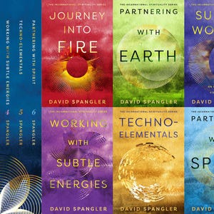 Puede incluir: Una colección de seis libros de la serie "The Incarnational Spirituality Series" de David Spangler. Las portadas de los libros presentan colores vibrantes y diseños geométricos. Los títulos incluyen "Journey Into Fire", "Partnering with Earth" y "Subtle Worlds".