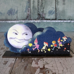Under the Moon Wooden Stand up Shelfie Decoration