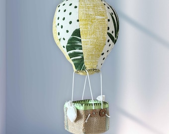 Hangmobiel voor heteluchtballon. Kinderkamerinrichting. Kinderkamer.