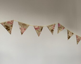 Shabby Chic 12 Flag Vintage Flowers Fabric Bunting. Wall Hanging - Decorative - Home Decor. Handmade