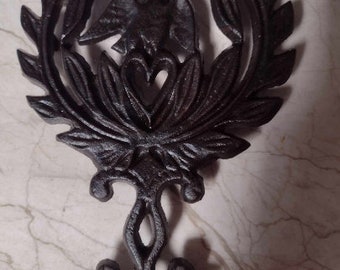 Cast Iron Trivet Vintage Eagle Laurel Wreath Heart I believe it is a Wilton brand, it's not marked 542 on back.   8.5 long 5.5 wide 1950's.