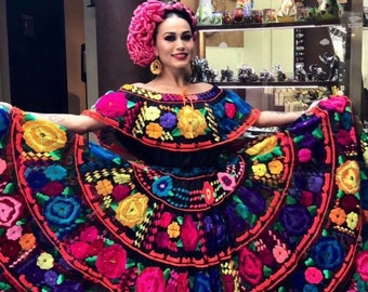 Chiapas Mexican Folkloric Dress. Chiapas Folklore Dress. Quinceanera dress. Hand Embroidered Typical Mexican Dress.