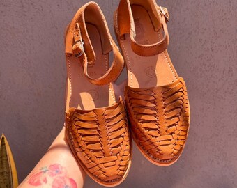 Mexican Huarache Diva. Mexican Leather Shoe. Hippie Boho. Traditional Huarache. Latin Fashion. Mexican Style Shoe. Ethnic style.