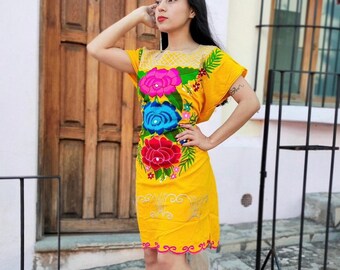 Robe mexicaine artisanale florale. S-XL. Robe à fleurs. Robe mexicaine faite à la main. Robe typiquement mexicaine. Demoiselle d'honneur. Style latin.