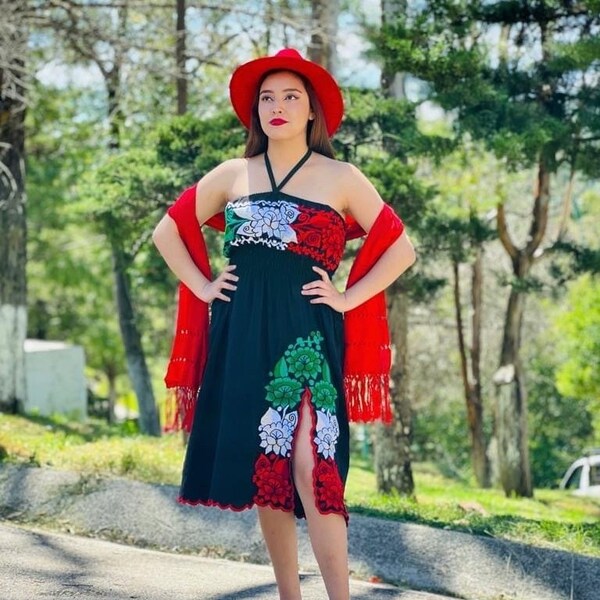 Handmade Mexican Halter Dress. Tricolor Floral Embroidered Dress. Mexican bohemian dress. Boho chic Ethnic dress. Traditional Dress