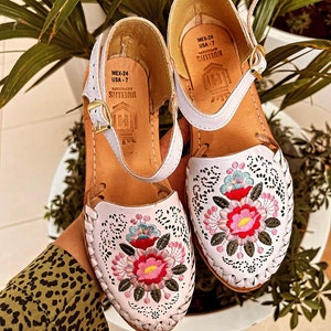 Mexican Huarache Florecita. Mexican Leather Shoe. Hippie Boho. Traditional Huarache. Latin Fashion. Mexican Style Shoe. Ethnic style. image 2