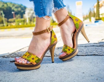 Zapatos Floral de Cuña alta. Zapatillas Mexicanas Textiles Floral. 5 de Mayo Outfit. Sandalias de tacón Sunflowers. Zapatos Boho. Mexican