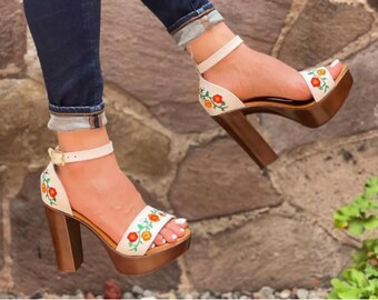 Talons Boho en cuir mexicain brodé floral. Talons blocs en cuir mexicain. Chaussure artisanale mexicaine. Chaussures mexicaines typiques.